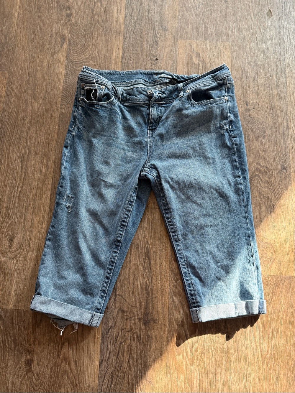 Medium Blue Cropped Jeans with Rolled Hem